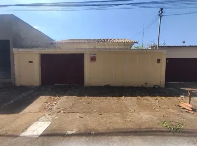 Casa com 3 Quartos para alugar, 153m² no Parque Anhanguera II, Goiânia