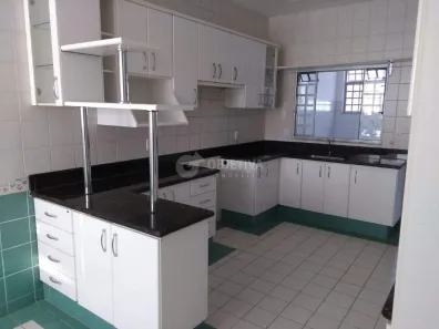 Apartamento com 3 Quartos para alugar, 200m² no Centro, Uberlândia