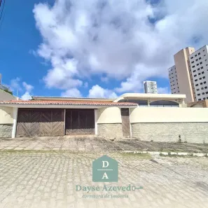 Casa com 4 Quartos à venda, 500m² no Candelária, Natal