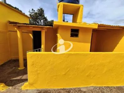 Casa com 2 Quartos para alugar, 35m² no Presidente Roosevelt, Uberlândia