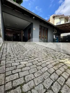 Casa com 3 Quartos à venda, 130m² no Floresta, Joinville