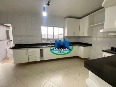 Sobrado com 4 Quartos para alugar, 182m² no Vila Barros, Guarulhos