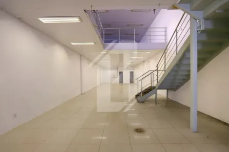 Ponto Comercial para alugar, 340m² no Passo da Areia, Porto Alegre