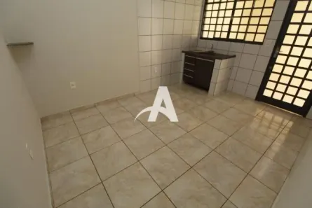 Casa com 2 Quartos para alugar, 60m² no Segismundo Pereira, Uberlândia
