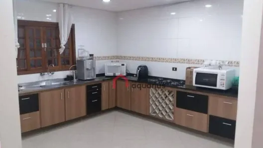 Sobrado com 4 Quartos à venda, 196m² no Jardim Bela Vista, Jacareí