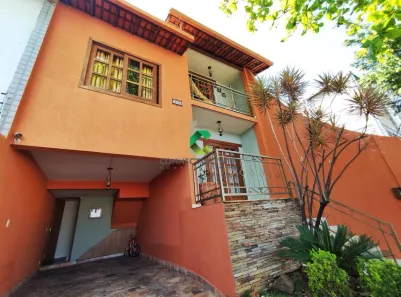 Casa com 3 Quartos à venda, 131m² no Fonte Grande, Contagem