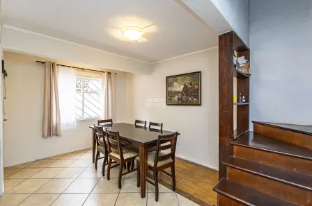 Sobrado com 4 Quartos à venda, 200m² no Novo Mundo, Curitiba