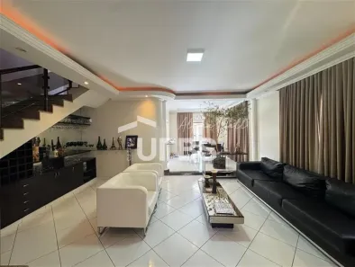 Sobrado com 5 Quartos à venda, 304m² no Parque Oeste Industrial, Goiânia