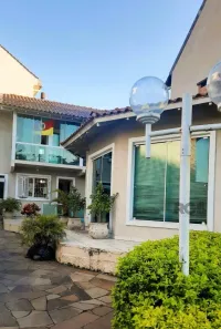 Casa com 3 Quartos à venda, 150m² no Medianeira, Porto Alegre