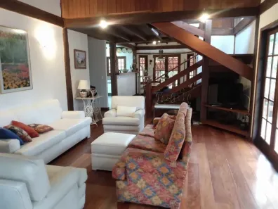 Casa de Condomínio com 4 Quartos à venda, 224m² no Itaipava, Petrópolis