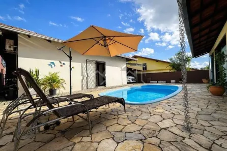 Casa com 2 Quartos à venda, 140m² no Floresta, Joinville