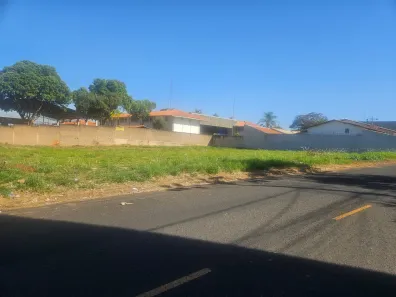 Lote/Terreno à venda, 250m² no Saraiva, Uberlândia