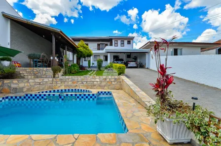 Casa com 3 Quartos à venda, 256m² no Barreirinha, Curitiba