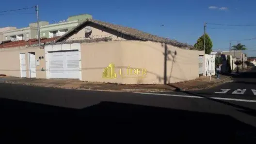 Casa com 3 Quartos à venda, 95m² no Jardim Holanda, Uberlândia