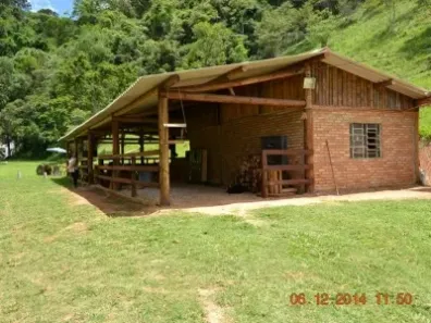 Fazenda/Sítio com 4 Quartos à venda, 300m² no Centro, Taubaté