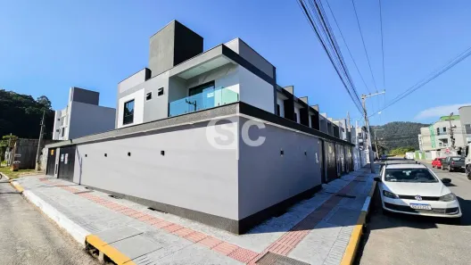 Sobrado com 2 Quartos à venda, 107m² no Rio Pequeno, Camboriú