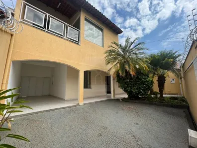 Imóvel Comercial com 4 Quartos para alugar, 300m² no Fundinho, Uberlândia