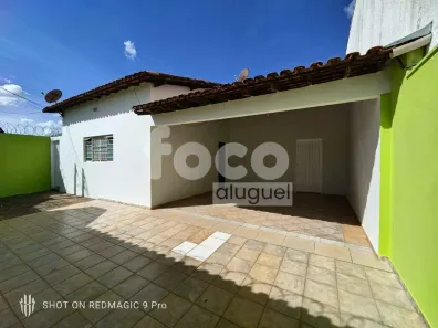 Casa com 3 Quartos para alugar, 130m² no Santa Mônica, Uberlândia