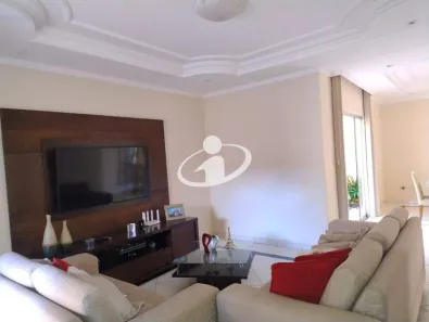 Casa com 3 Quartos à venda, 225m² no Santa Mônica, Uberlândia