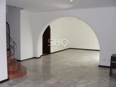 Sobrado com 4 Quartos para alugar, 330m² no Pacaembu, São Paulo