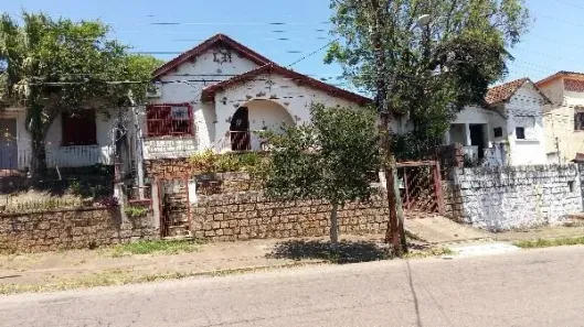 Casa com 2 Quartos à venda, 380m² no Medianeira, Porto Alegre