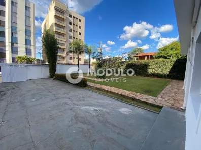 Prédio Comercial com 4 Quartos para alugar, 200m² no Saraiva, Uberlândia
