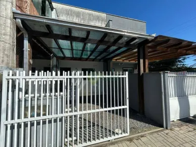 Casa com 2 Quartos para alugar, 82m² no Vila Nova, Joinville