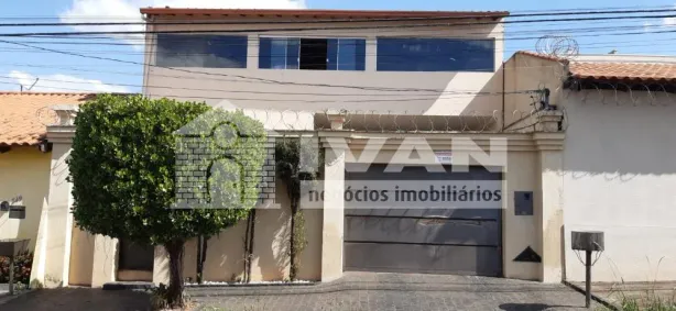 Sobrado com 4 Quartos para alugar, 274m² no Cidade Jardim, Uberlândia