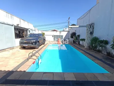 Prédio Comercial com 4 Quartos à venda, 444m² no Lídice, Uberlândia