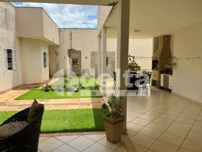 Casa com 3 Quartos à venda, 190m² no Chácaras Tubalina e Quartel, Uberlândia