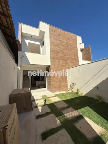 Casa com 3 Quartos à venda, 104m² no Sapucaia II, Contagem