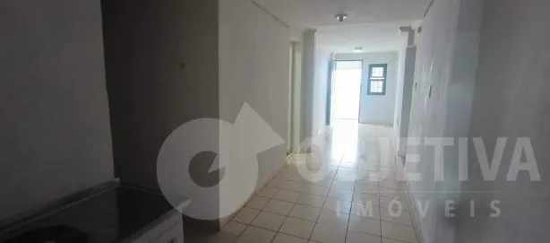 Casa com 2 Quartos para alugar, 50m² no Centro, Uberlândia