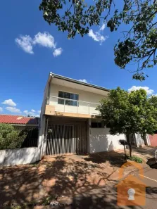 Sobrado com 5 Quartos à venda, 300m² no Centro, Campo Mourão