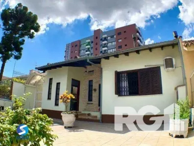 Casa com 3 Quartos à venda, 425m² no Passo da Areia, Porto Alegre