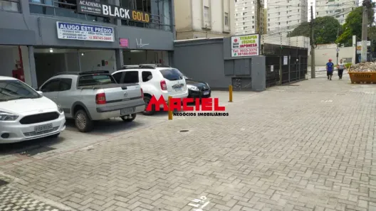 Prédio Comercial para alugar, 600m² no Centro, São José dos Campos