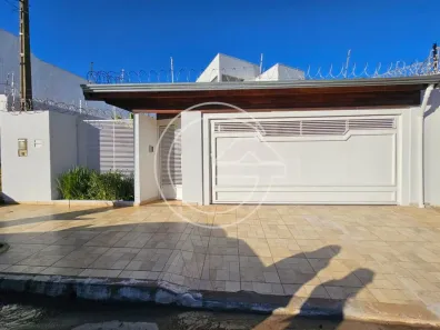 Casa com 3 Quartos para alugar, 10m² no Centro, Marília