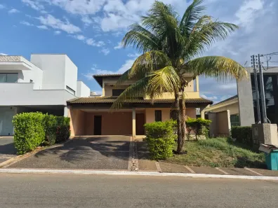Sobrado com 7 Quartos para alugar, 370m² no Jardins Madri, Goiânia