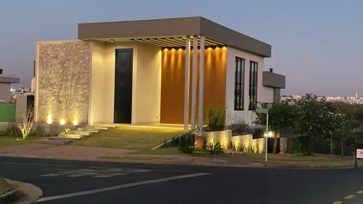 Casa de Condomínio com 4 Quartos à venda, 350m² no Granja Marileusa, Uberlândia
