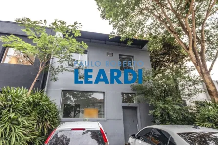 Casa com 2 Quartos para alugar, 300m² no Jardim América, São Paulo