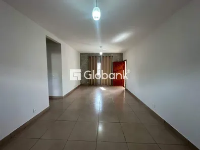 Apartamento com 3 Quartos para alugar, 90m² no Centro, Montes Claros