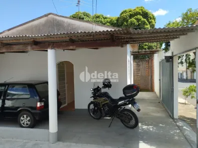 Casa com 3 Quartos para alugar, 100m² no Santa Mônica, Uberlândia