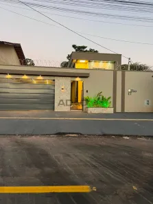 Casa com 3 Quartos à venda, 185m² no Jardim Balneário Meia Ponte, Goiânia