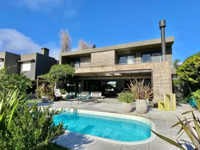 Casa de Condomínio com 4 Quartos à venda, 260m² no XANGRI-LÁ, Xangri-lá