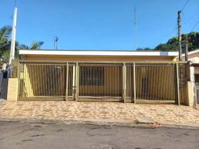 com 2 Quartos para alugar, 243m² no Centro, Cosmópolis