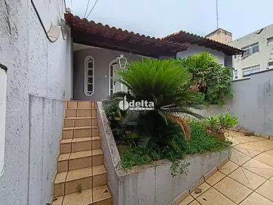Casa com 3 Quartos para alugar, 200m² no Tabajaras, Uberlândia