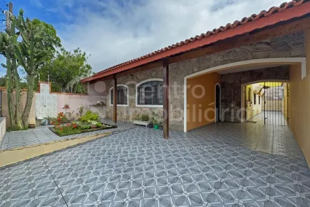 Casa com 3 Quartos à venda, 140m² no Jardim Tres Marias, Peruíbe