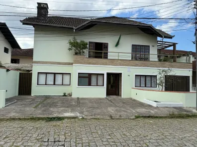 Sobrado com 4 Quartos à venda, 316m² no Anita Garibaldi, Joinville