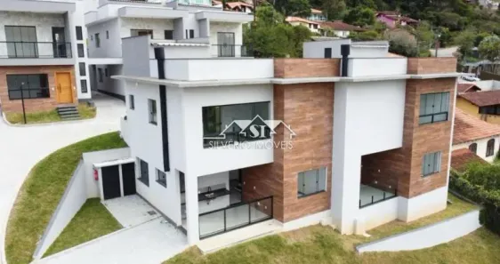Casa com 3 Quartos à venda, 115m² no Golfe, Teresópolis