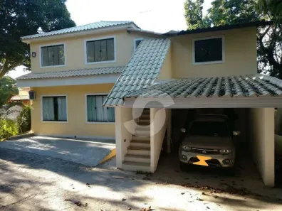 Casa de Condomínio com 4 Quartos à venda, 270m² no Maceió, Niterói