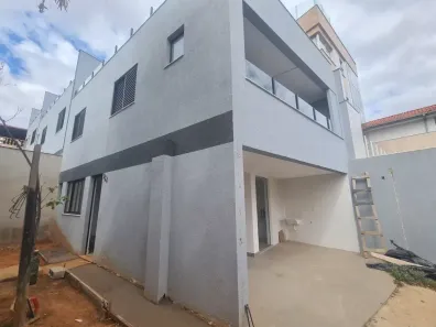 Casa com 3 Quartos à venda, 131m² no Planalto, Belo Horizonte